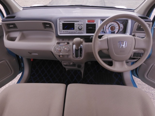 ◆視界広々で非常に運転しやすくロングドライブでも疲れを感じさせないすっきりとまとまったインパネ周りです。