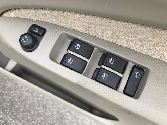 電動格納ミラーで、サイドのミラーの開け閉め楽々！！角度調整もバッチリできます♪♪お電話での問い合わせは0078-6002-135728(無料)です♪お気軽にどうぞ♪♪【HPもご覧ください☆ https://k-smile.jp/kyoto/ 】