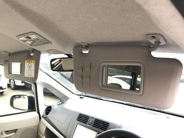 サンバイザーに鏡も付いております♪お電話での問い合わせは0078-6002-135728(無料)です♪お気軽にどうぞ♪♪