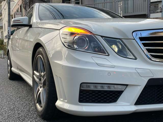 フロントマスクはE63のままです。