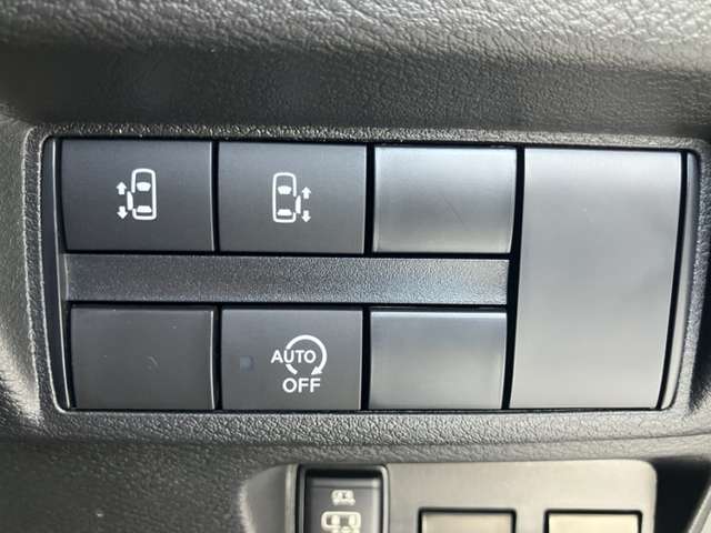 両側オートスライドドアです♪運転席のボタンやキーのボタンでも開閉できます！手荷物がいっぱいの時でも簡単にドアの開け閉めができるのでとっても便利です♪