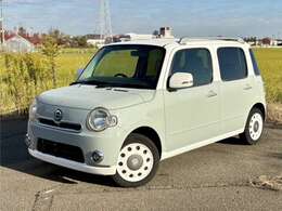 車両の品質管理は室内展示場を完備しておりますので、品質を保った状態の車両をご覧いただけます。