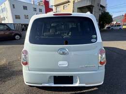 室内展示場を完備しておりますので、天候の悪い日でもゆっくりと車両をご覧下さい。