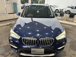 重心低くスポーティな装いの中にも上品さの漂う佇まい。時間をかけ、入念に創り上げられたクルマにしか出せない独特の雰囲気を纏う外観は見る者を惹きつけて止みません！