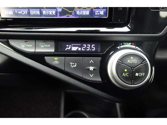 ★エアコンはオートタイプが装着済みです！オートモードにしておけば、車内温度を設定するだけで風の料や吹き出し口の切り替えを機械が行ってくれます！一年中快適な環境を作れますよ♪