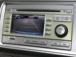 バックをするとき自動でリアの様子が映る『リアカメラ』付き！画面で確認しながらバックができますから安心ですね。でも、目視も大切ですよ！安全第一でお願いします！