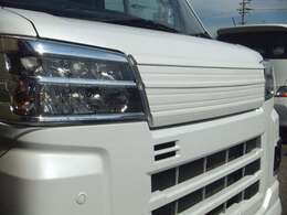 純正LEDヘッドランプはオプションです。