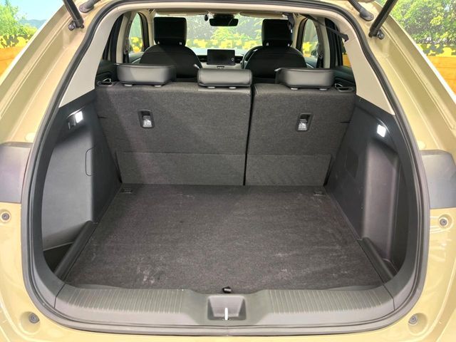 普段のお買い物や通勤、送迎等に十分な荷室スペースを確保しております。セカンドシートを倒すと、大きな荷物の積載も可能です♪