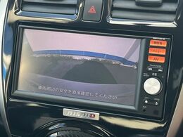 【バックカメラ】駐車時に後方がリアルタイム映像で確認できます。大型商業施設や立体駐車場での駐車時や、夜間のバック時に大活躍！運転スキルに関わらず、今や必須となった装備のひとつです！