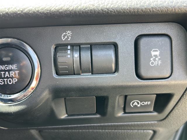 運転席操作部の画像です。店舗にて現車の確認もいただけますので、お電話で在庫のご確認の上是非ご来店くださいませ！！！ワクワクするクルマ選びをご提案します！