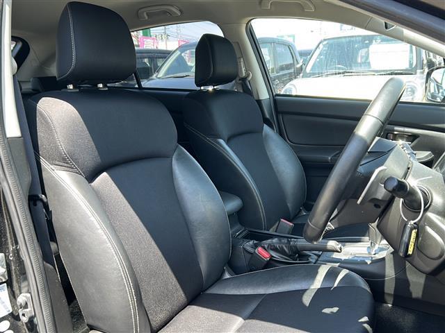 運転席の画像です。店舗にて現車の確認もいただけますので、お電話で在庫のご確認の上是非ご来店くださいませ！！！