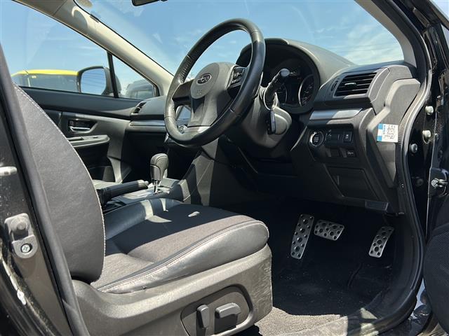 運転席の画像です。店舗にて現車の確認もいただけますので、お電話で在庫のご確認の上是非ご来店くださいませ！！！