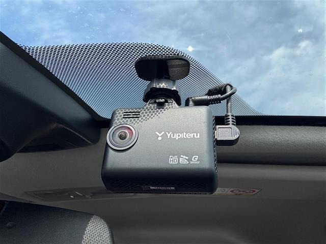 【ドライブレコーダー】映像・音声などの運転中の記録を残します。事故などを起こした起こされた時の証拠になりえますので、もしも時でも安心ですね。