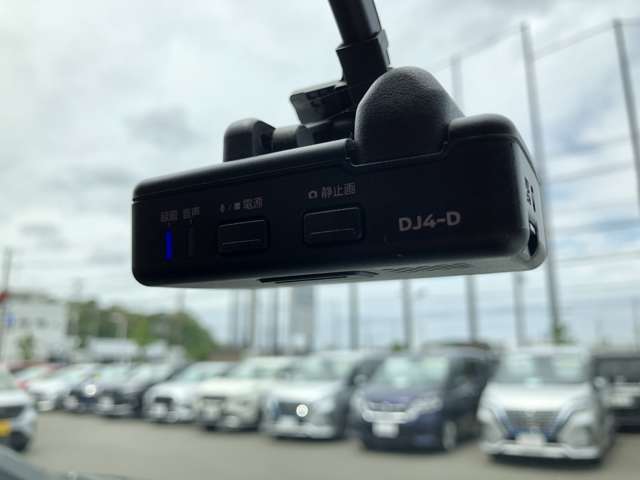 もし事故を起こしてしまったら・・運転中の映像と音を記録するドライブレコーダーです！万が一の備えに☆ドライブの思い出にも☆