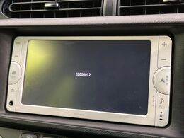 【純正ナビ】人気の純正ナビを装備。オーディオ機能も充実しており、Bluetooth接続すればお持ちのスマホやMP3プレイヤーの音楽を再生可能！毎日の運転がさらに楽しくなります！！