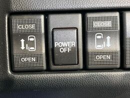 【両側パワースライドドア】スマートキーや運転席のスイッチで後席両側スライドドアの開閉が可能♪電動だから力を入れてドアを開ける必要が無く、小さなお子様でも簡単に開け閉めでき快適です♪
