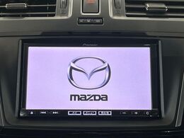 【純正ナビ】人気の純正ナビを装備しております。ナビの使いやすさはもちろん、オーディオ機能も充実！キャンプや旅行はもちろん、通勤や買い物など普段のドライブも楽しくなるはず♪