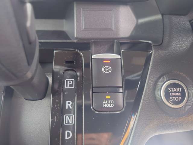 電動パーキング装備ワンタッチで解除できます