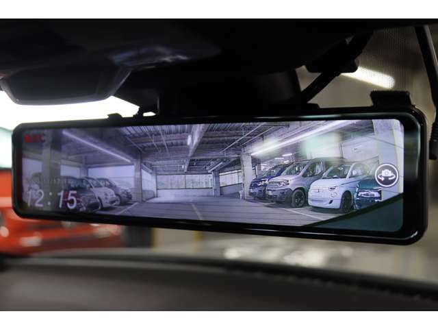 【社外デジタルインナーミラータイプドラレコ】車両後方カメラの映像を映します。ヘッドレストや荷物などで視界を遮らずに後方を確認することができます。切替レバーを操作して通常のミラーモードに変更ができます。