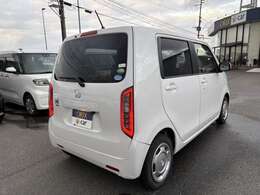 「プロの鑑定」　中古車の恐いところはまさに中古であること。見た目はきれいだけど実は訳有りなんてことは珍しくありません。その点当店のお車はプロの鑑定士による検査を受けた正真正銘の安心車両です。