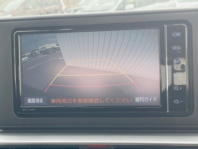 【バックカメラ】駐車時に後方がリアルタイム映像で確認できます。大型商業施設や立体駐車場での駐車時や、夜間のバック時に大活躍！運転スキルに関わらず、今や必須となった装備のひとつです！
