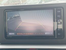 【バックカメラ】駐車時に後方がリアルタイム映像で確認できます。大型商業施設や立体駐車場での駐車時や、夜間のバック時に大活躍！運転スキルに関わらず、今や必須となった装備のひとつです！