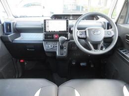 ご納車後も安心なプレミア保証をご提案いたします。ナビや電装品、エアコンなども含めた600項目の充実した保証内容と安心のロードサービス付帯でサポートいたします。詳細はお尋ねください。