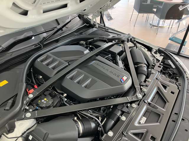【ご納車前点検】BMW認定中古車は100項目の箇所を徹底的にチェック致します。機械的な箇所や電気系、コンピューターなどをご納車前に点検し、交換基準に達した部品は全て新品に修理返品した後にご納車致します。
