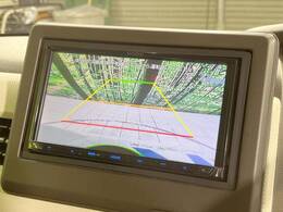 【バックカメラ】駐車時に後方がリアルタイム映像で確認できます。大型商業施設や立体駐車場での駐車時や、夜間のバック時に大活躍！運転スキルに関わらず、今や必須となった装備のひとつです！
