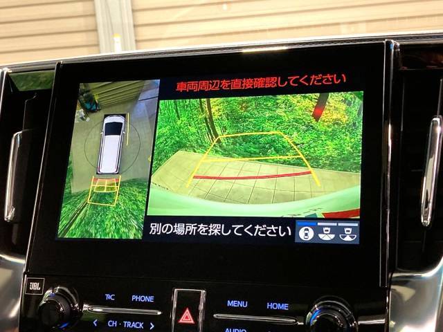 【パノラミックビューモニター】専用のカメラにより、上から見下ろしたような視点で360度クルマの周囲を確認することができます☆死角部分も確認しやすく、狭い場所での切り返しや駐車もスムーズに行えます。