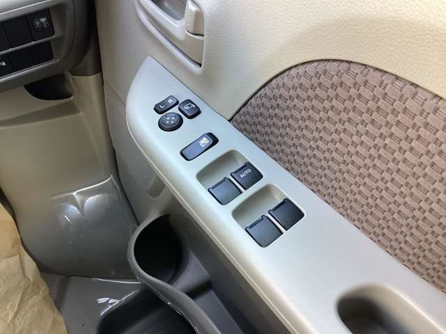お子さまが誤って窓を開けてしまうのを防ぐことができるウィンドーロック機能です。