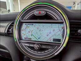先進のBMW　タッチパッド付きi-driveとほぼ同性能のHDDナビゲーションになります。USBインターフェースやブルートゥースオーディオなど様々な先進機能をお楽しみいただけます。