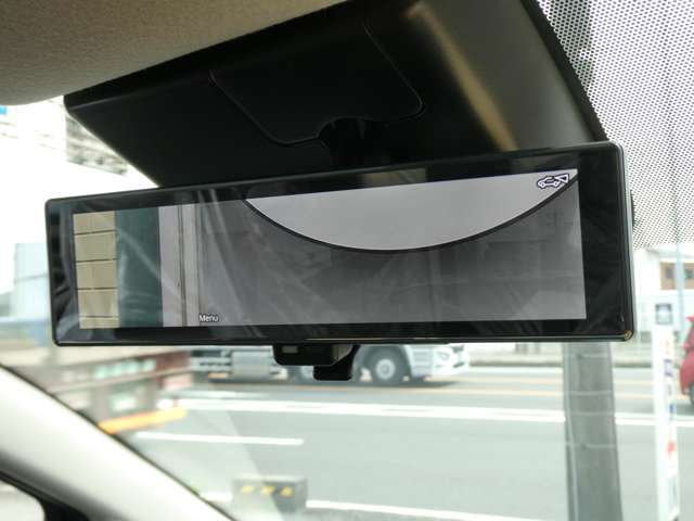 デジタルインナーミラー装備！後方の確認も見やすく安心です！