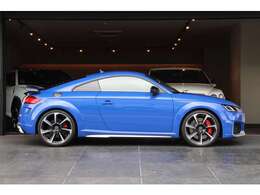 全長4200mm　全幅1830mm　全高1370mm