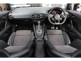 特別な装備を備えたRSモデルの25周年を記念して登場いたしました限定車