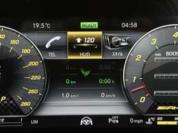 専用のコールセンターに経験豊かなオペレーターが、24時間365日待機。万一の車両トラブルなどが発生した場合、お電話一本で応急処置や車両のけん引、ドライバーや同乗者の方の移動手段手配などサポート。