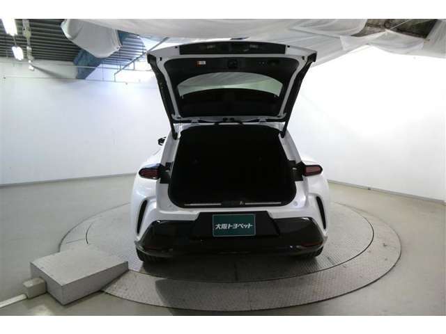 「中古車ハイブリッド保証」ハイブリッド機構を無償で保証します。保証期間は、初度登録年月から10年、またはロングラン保証が終了後3年間。ただし累計走行距離が20万km以内です。