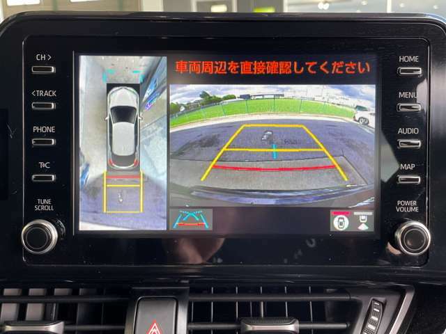 フロント、バックカメラはもちろん、全方位カメラも搭載さられており安心してドライブや駐車をすることが出来ます。また純正ナビの為スタイリッシュなデザインで操作性にも優れています。