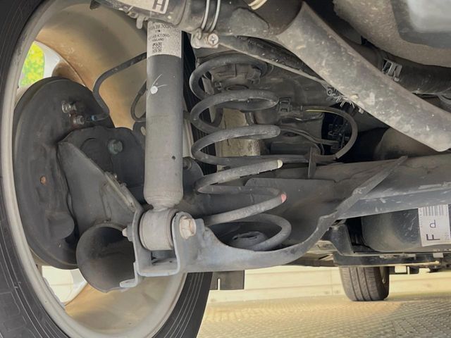 お車を安心してお乗りいただく為には、足回りの定期点検が欠かせません。サービスサポート（有償保証）では無料点検もご提供しており、安心のカーライフをお過ごしいただけるサポート体制が整っています。