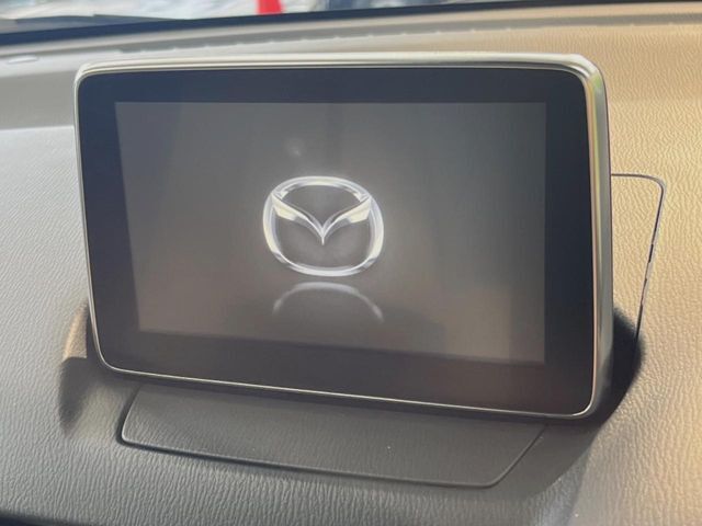 【マツダコネクトナビ】車内の雰囲気にマッチした一体型タイプのナビ。各種車輌設定やBluetooth再生等、様々な機能が楽しめます。直感的なダイヤル操作が可能で、使い勝手も良好です。