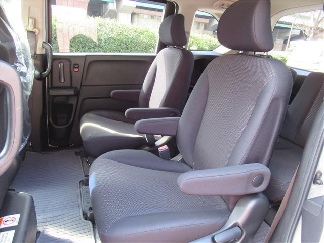 セカンドシートも広々としています☆☆ホンダオートディーラーホンダ専門店♪TEL06-6744-2222☆