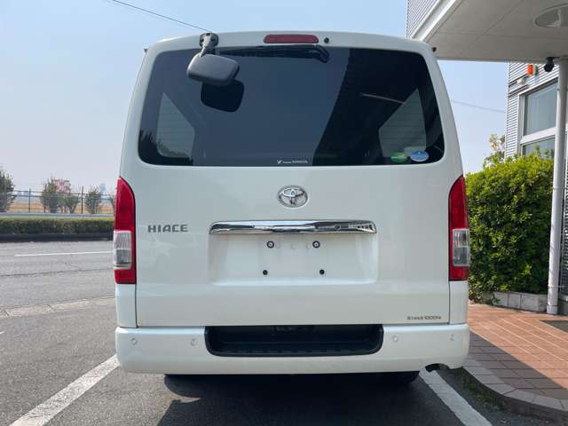 自社認証整備工場も完備しております。急なトラブルでも整備ピットで対応可能です。車検・ご納車後の点検などもお任せ
