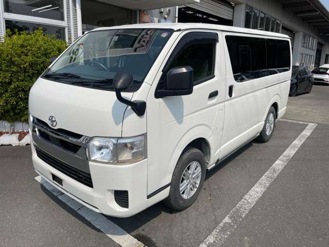 この度は、当社のお車をご覧頂き誠にありがとうございます。お車の状態や、装備の詳細はご連絡ください。担当者がご案内させていただきます
