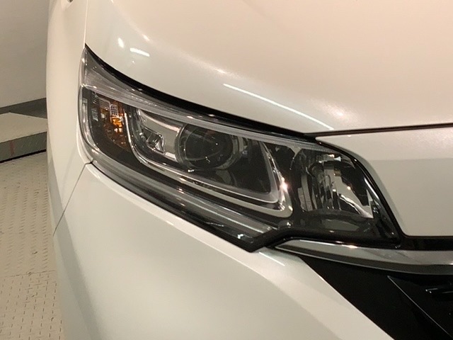 LEDヘッドライトは、点灯の瞬間から最大光量を発揮し、突然暗くなるトンネルなどでの安定感を高めます。