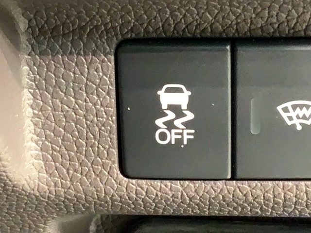 横滑り防止装置がついています。いざという時に安心ですね。