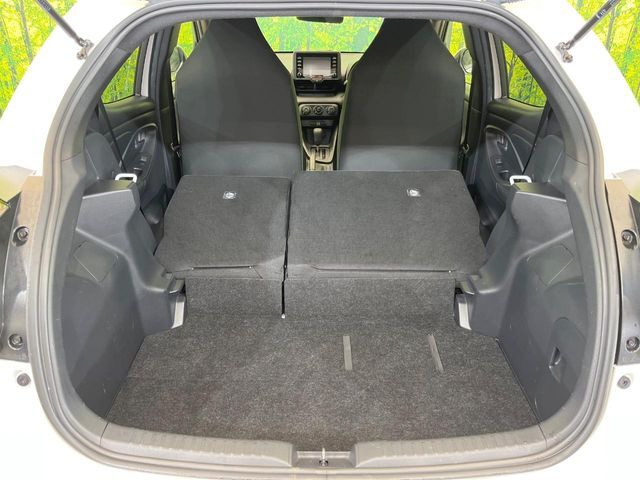 後席を格納すると、これだけの広さが！シーンに合わせたシートアレンジで、大きな荷物も積むことが出来ます♪