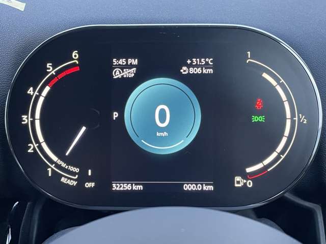 LIBERALAは、輸入車選びの新たなスタイルを提案するインポート・セレクト・ブランドです。オーナー様となる方がクルマから直接感じる感性を第一にした、最良の一台との出会いをコーディネートいたします。