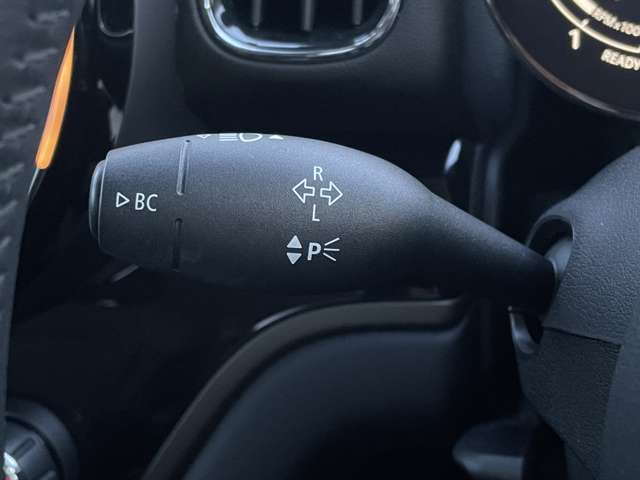 LIBERALAではガリバーグループのネットワークを駆使し、全国から選りすぐりのプレミアムカーだけをご用意してお客様のご来店をお待ちしております。