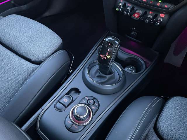 LIBERALAでは輸入車でも長期保証がご選択頂けます。「中古車は不安」というお客様の声にお応えし、お客様の安心安全のために業界最長の保証を実現致しました。