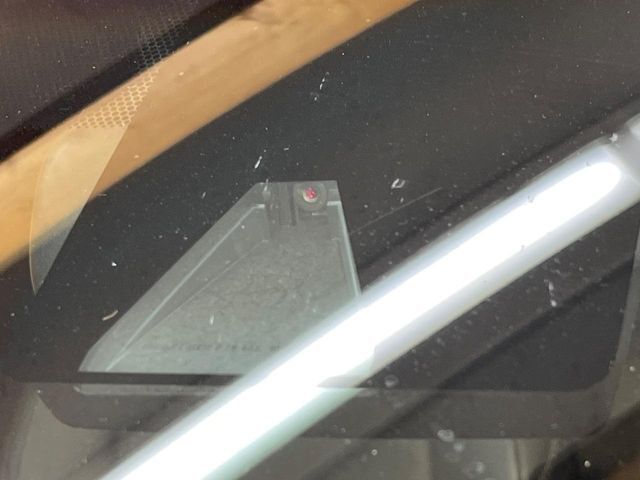 【トヨタセーフティセンス】走行中に前方の車両等を認識し、衝突しそうな時は警報とブレーキで衝突回避と被害軽減をアシスト。より安全にドライブをお楽しみいただけます。